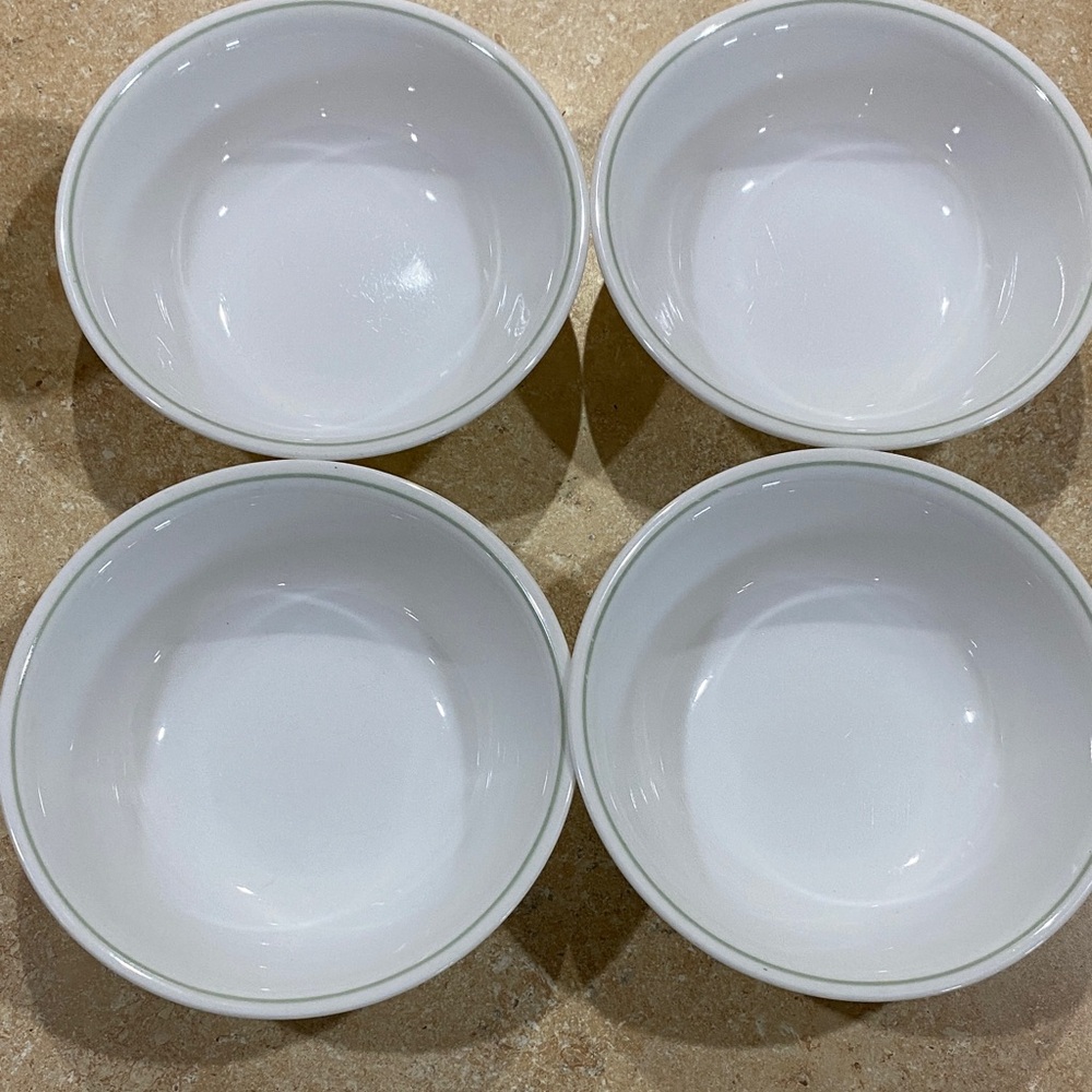 Set Of 4 Corelle White with Green Rim Cereal Soup Bowls  6 1/4”